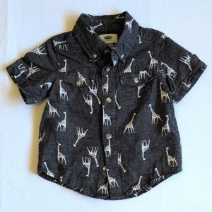 old navy gray giraffe print woven cotton safari camp shirt 2T toddler boys